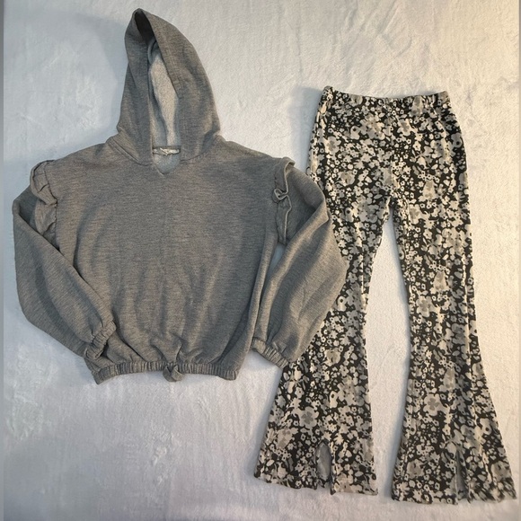 Jessica Simpson Other - Jessica Simpson Girls Size 6X Ruffle Sleeve Hoodie
& Printed Ruffle-Hem Pant Set